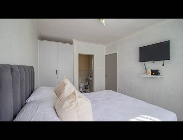2 BEDROOM APARTMENT FOR SALE IN GREENSTONE HILL
